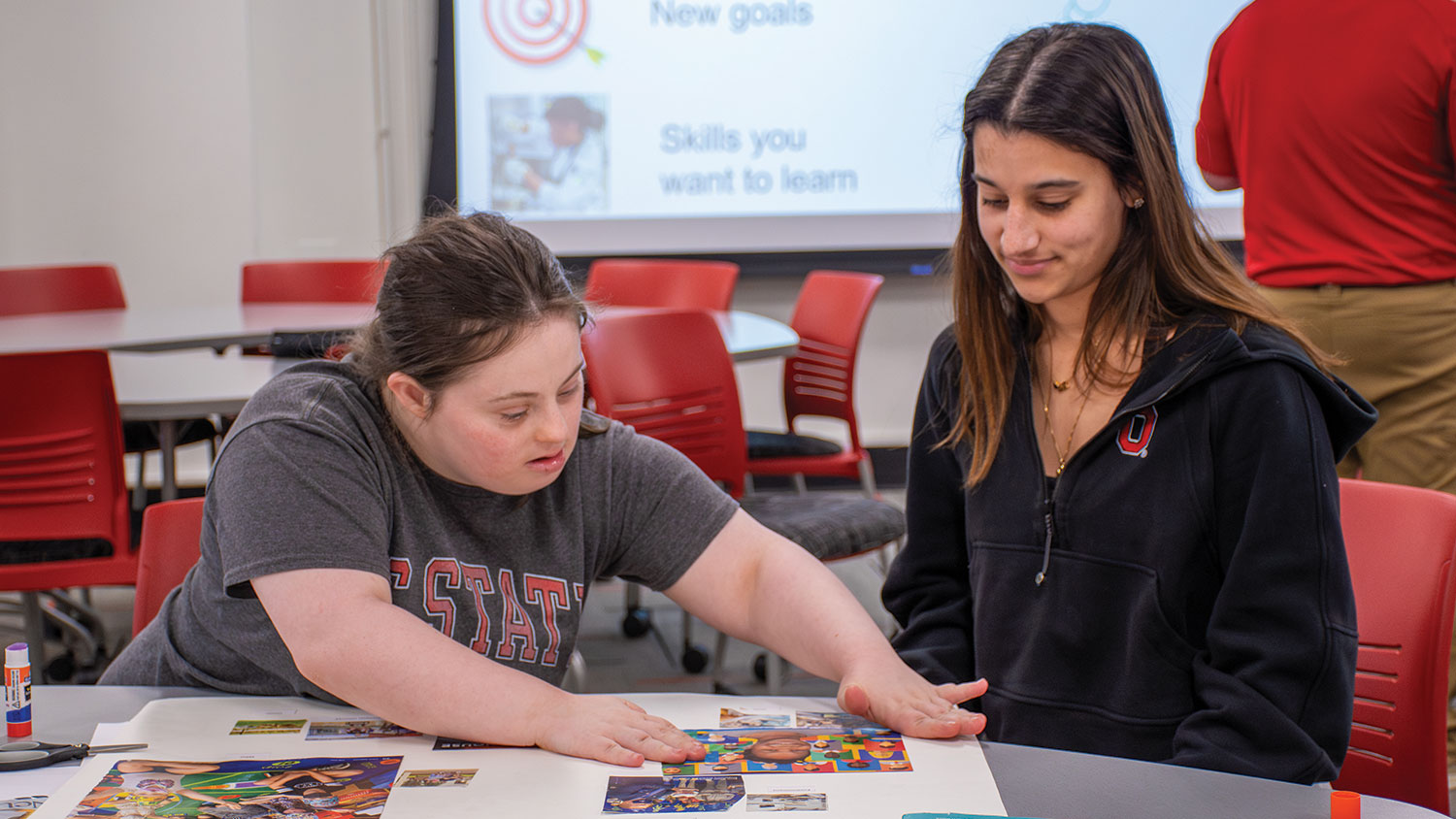 A picture of Elevate student Molly Minnick working with peer mentor and College of Education student Kareena Sheshadri.