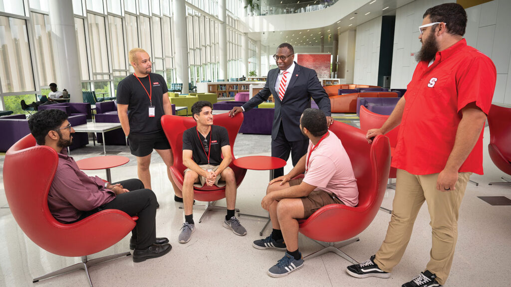 Chancellor Howell talks to students at Hunt Library